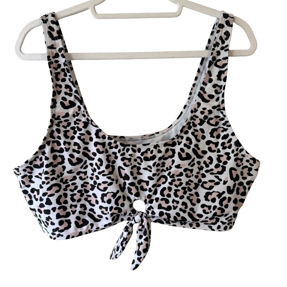 Source Unknown Black and White Tie-Front Crop Bikini Top